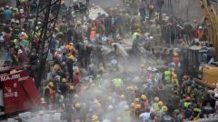 ΜΕΞΙΚΟ: Αγωνιώδεις επιχειρήσεις για τη διάσωση παγιδευμένων στα συντρίμμια από το σεισμό των 7,1 Ρίχτερ