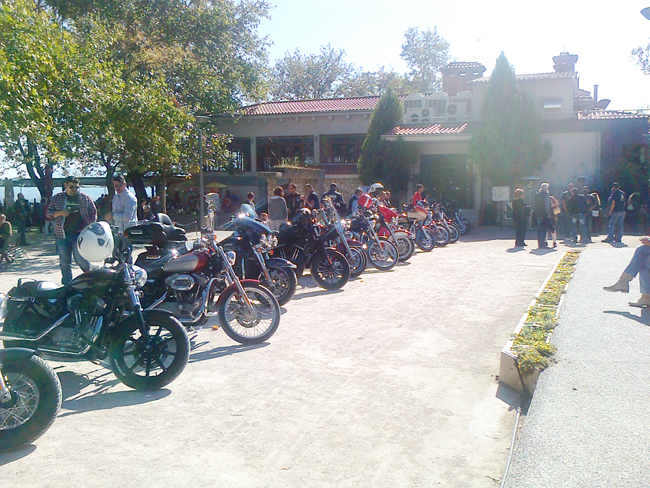 Γέμισε μηχανές…