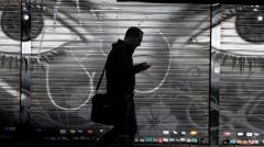 Ένταση της παρακολούθησης μέσω εφαρμογών στα κινητά