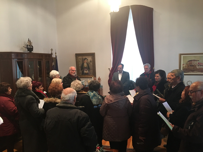 Χριστουγεννιάτικα κάλαντα κι ευχές στο Δήμαρχο Βέροιας 