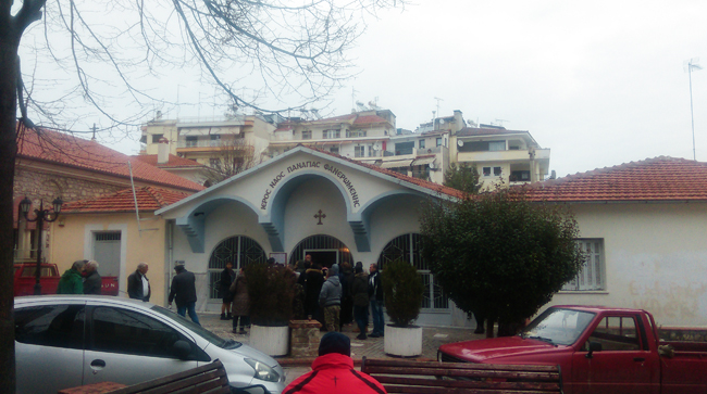 Στην ουρά για τη βοήθεια…