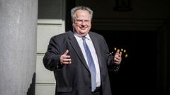 ΚΥΒΕΡΝΗΤΙΚΗ ΣΥΣΚΕΨΗ: Συναίνεση και άλλων κομμάτων για το όνομα της ΠΔΓΜ ζητά η κυβέρνηση