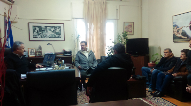 Παράσταση διαμαρτυρίας στη Δ/νση Α/Θμιας Εκπαίδευσης