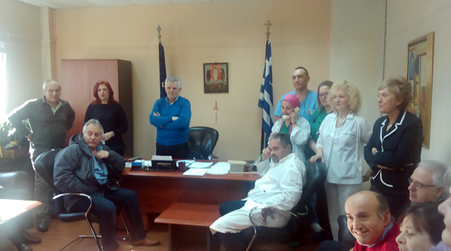 Έκοψαν την πίτα τους οι εργαζόμενοι στο νοσοκομείο Βέροιας