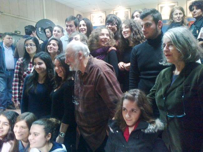 Ιδιαίτερα αγαπητοί στη νέα γενιά!