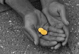 Σε «ελεύθερη πτώση» το λαϊκό εισόδημα