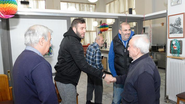 Επίσκεψη του διεθνούς μπασκετμπολίστα Ν. Παππά στο «Σπίτι του Αγωνιστή»