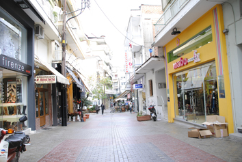 Νέος κανονισμός χρήσης πεζοδρομίων και κοινόχρηστων χώρων αλλά…