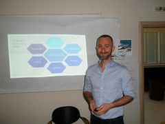 ΣΕΜΙΝΑΡΙΟ ΓΙΑ ΤΗΝ ΑΥΤΟΦΡΟΝΤΙΔΑ