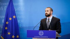  Κυβέρνηση: Μοιράζει ακάλυπτες επιταγές στους πυρόπληκτους