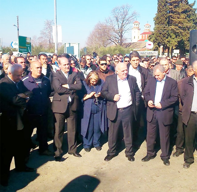 Σε τι ακριβώς συμπαραστέκονται;