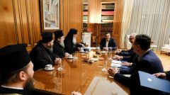 ΣΥΝΑΝΤΗΣΗ ΤΣΙΠΡΑ και ΙΕΡΩΝΥΜΟΥ Ανακοίνωσαν συμφωνία για μισθοδοσία κληρικών και εκκλησιαστική περιουσία
