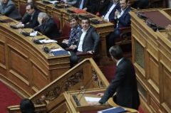 «Ασυλο» στις επιχειρήσεις, «μαστίγιο και καρότο» στο φοιτητικό κίνημα