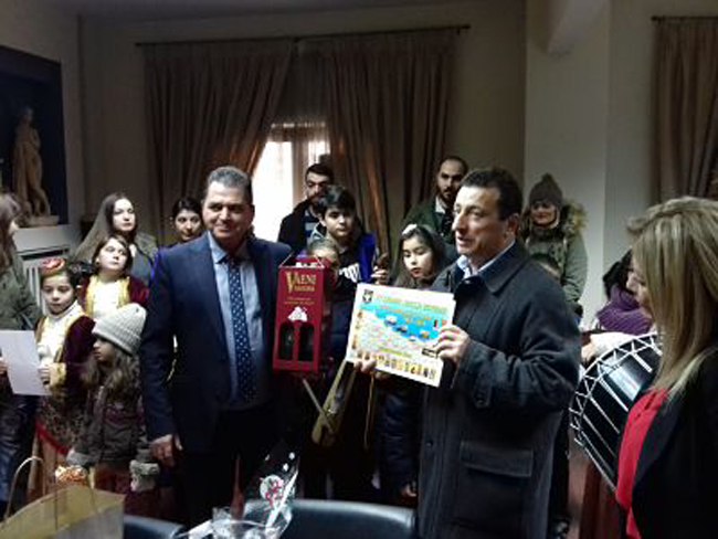 Κάλαντα στο γραφείο του Αντιπεριφερειάρχη Κώστα Καλαϊτζίδη