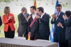 Πανηγυρίζουν οι εμπνευστές της συμφωνίας