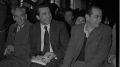 Νίκος Μπελογιάννης: «Μ' ένα γαρύφαλλο ξεκλείδωσε όλη την αθανασία. Μ' ένα χαμόγελο έλαμψε τον κόσμο για να μη νυχτώνει»