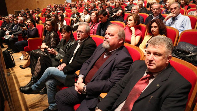 Και οι υποψήφιοι;