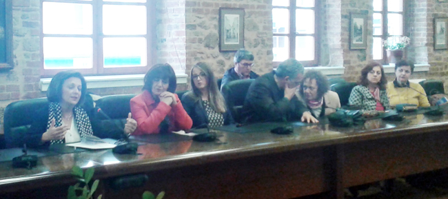 Η υφυπουργός και η γυναικεία ψήφος…