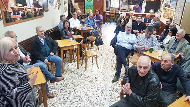 Η Γεωργία Μπατσαρά ξεκίνησε τις επαφές με πολίτες της γειτονιάς