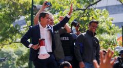 Και στο ληστή ψωμί και στο χωροφύλακα χαμπέρι...