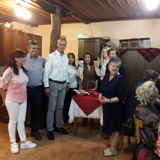 Οι γυναίκες του Συλλόγου Βλάχων Βέροιας  τσούγκρισαν τα αυγά τους