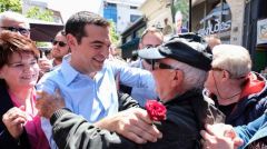 «Δίνει τα ρέστα του» για να αρκεστεί ο λαός στα ψίχουλα