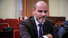 ΓΡΑΦΕΙΟ ΠΡΟΫΠΟΛΟΓΙΣΜΟΥ ΤΟΥ ΚΡΑΤΟΥΣ: Δεν κινδυνεύει ο στόχος του «ματωμένου» πλεονάσματος από τα προεκλογικά επιδόματα