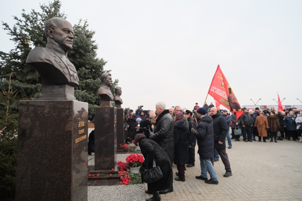 Αποκαλυπτήρια προτομής των Στάλιν,Ζούκωφ, Βασιλιέφσκι για την 80η επέτειο της νίκης στο Στάλινγκραντ 