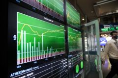 Πάρτι κερδών οι όμιλοι, κόβει από βασικές ανάγκες ο λαός