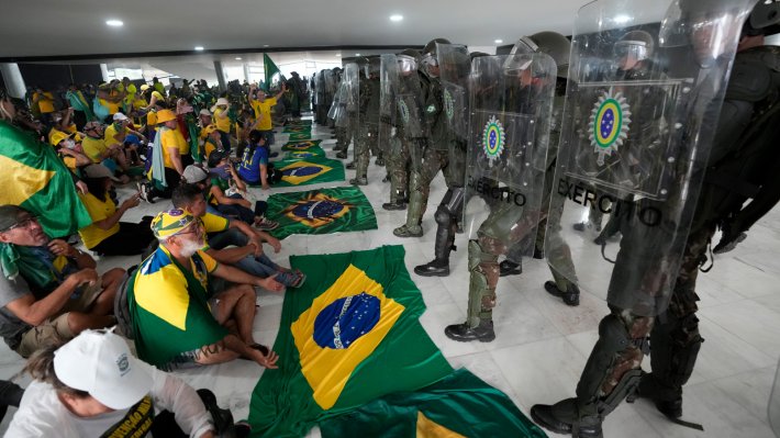 Υπό τον έλεγχο της κυβέρνησης τα κυβερνητικά κτίρια στην Μπραζίλια 