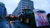 Αγρότες διαδηλώνουν στις Βρυξέλλες στη διάρκεια του Συμβουλίου Υπουργών Γεωργίας της ΕΕ