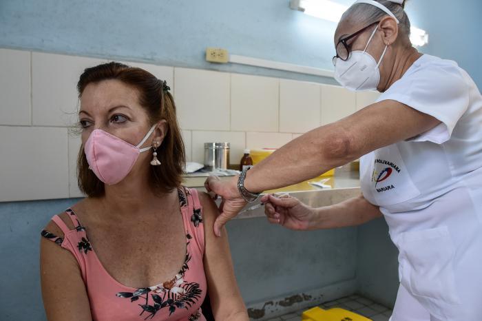 Περισσότερο από το 86% του πληθυσμού της Κούβας ολοκλήρωσε το πρόγραμμα εμβολιασμού κατά του COVID!