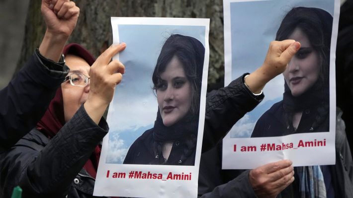 ΙΡΑΝ: Συνεχίζονται οι διαδηλώσεις για τον θάνατο της Αμινί 
