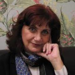 Κούλα Αδαλόγλου, ποιήτρια: «Να μην βγούμε απάνθρωποι απ’ αυτή την περιπέτεια, να βγούμε πιο ανθρώπινοι»