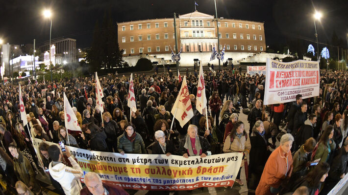 ΠΑΜΕ: Τους αντεργατικούς νόμους τους θα τους σαρώσει το εργατικό κίνημα