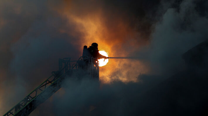 Σφοδροί ρωσικοί βομβαρδισμοί στο Κίεβο μετά την τηλεφωνική συνομιλία Τραμπ και Πούτιν