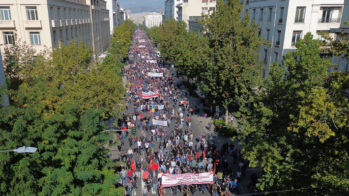 ΠΑΜΕ: Συνεχίζουμε τον αγώνα !