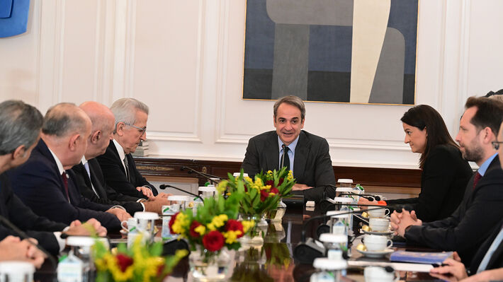 ΠΑΜΕ: Όταν κυβέρνηση, εργοδότες και ΓΣΕΕ στήνουν show και πανηγύρια, οι εργαζόμενοι πρέπει να ανησυχούν και να οργανώνουν την πάλη τους