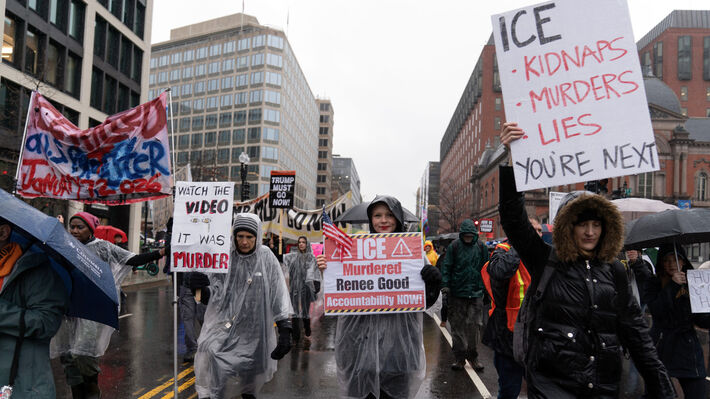 ΗΠΑ: Ένταση της καταστολής απέναντι στο κύμα των διαδηλώσεων για την εν ψυχρώ εκτέλεση της 37χρονης