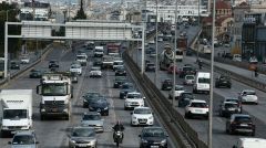 Πολεμικές ανατιμήσεις σε τρόφιμα και μεταφορές εξανεμίζουν το λαϊκό εισόδημα