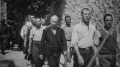 Πρόκληση! Ενοχλείται η Κομισιόν και ζητά να αποσυρθούν τα αμείλικτα ερωτήματα της ιστορικής αλήθειας που ακτινοβολεί η θυσία των 200 κομμουνιστών ηρώων της Καισαριανής