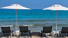 Κοινωνικός Τουρισμός: Λίγα για ελάχιστους και διακοπές με το ... κιάλι στη χώρα του «τουριστικού θαύματος»