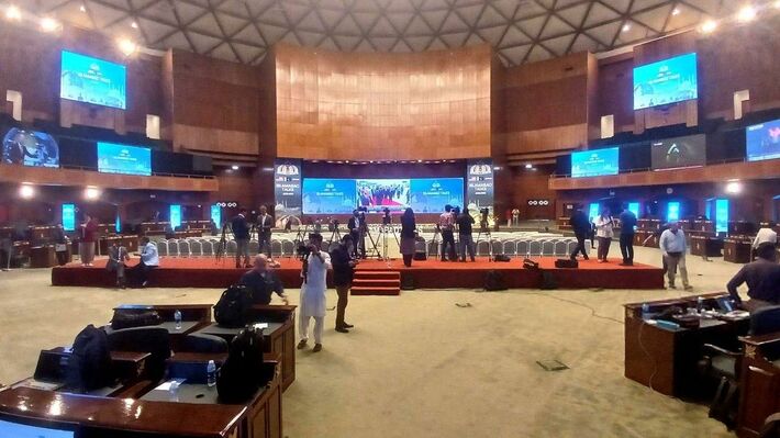 Παζάρια στο Ισλαμαμπάντ ενώ η «νέα πραγματικότητα» στα Στενά και τα ζόρια των ΗΠΑ στο πεδίο οξύνουν συνεχώς τους ανταγωνισμούς