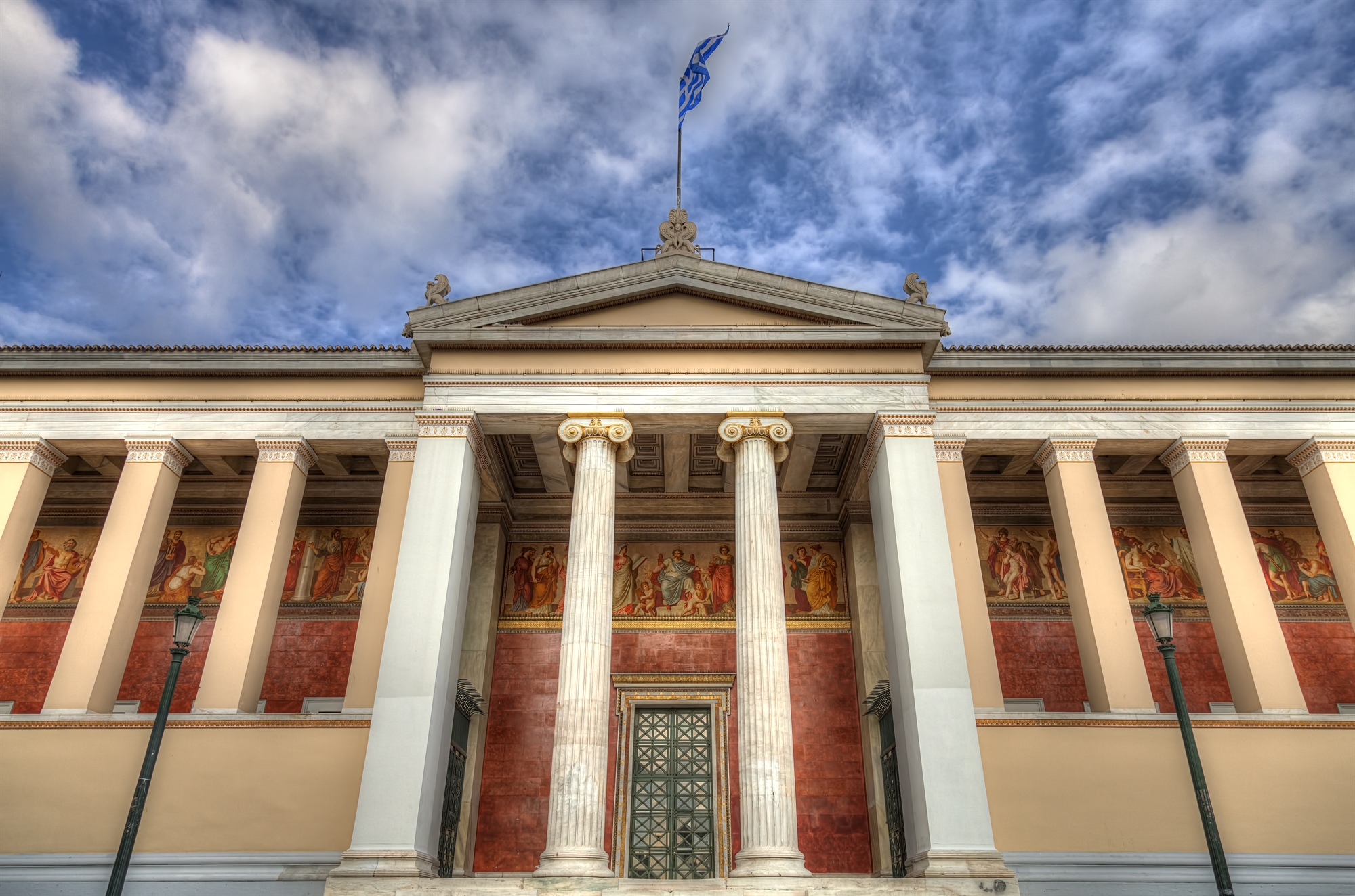 Σαν ... τρεις σταγόνες νερό για την Παιδεία