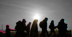 Σχέδια για στρατόπεδα απέλασης μεταναστών σε Ουγκάντα και Ρουάντα!