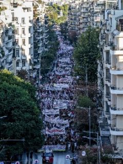 Ο οργανωμένος λαός και η πάλη για την ανατροπή μπορούν να κάνουν τη διαφορά σε έναν κόσμο που φλέγεται