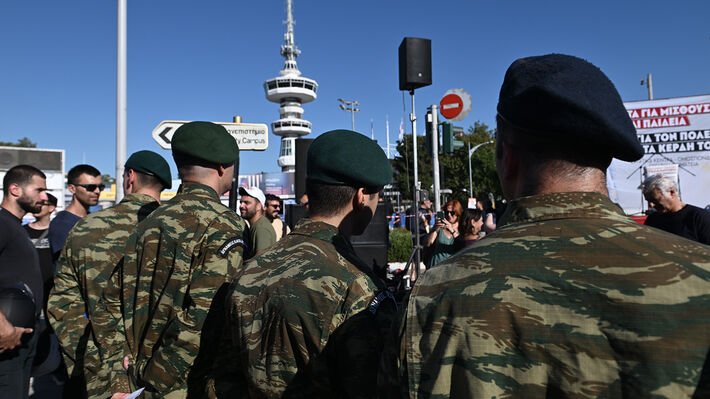 ΚΝΕ: Απαράδεκτες οι ποινές απέναντι σε νέους στρατευμένους που «τόλμησαν» να πάρουν θέση συμμετέχοντας στο συλλαλητήριο στη ΔΕΘ