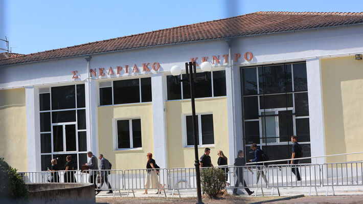 Δίκη για το έγκλημα των Τεμπών: Με καταθέσεις συγγενών των θυμάτων συνεχίζεται η διαδικασία