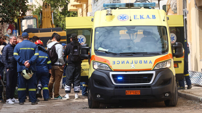 Πλάκα: Εντοπίστηκαν και ανασύρθηκαν οι τελευταίες σοροί από το ισοπεδωμένο κτίριο