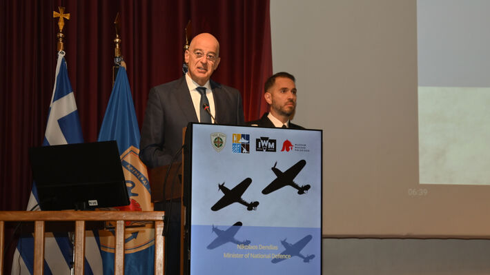 Ο πόλεμος έχει επιστρέψει στην Ευρώπη δηλώνει ο Ν. Δένδιας και αγωνιά για το πώς η νέα γενιά θα στηρίξει την «πατρίδα» του κεφαλαίου
